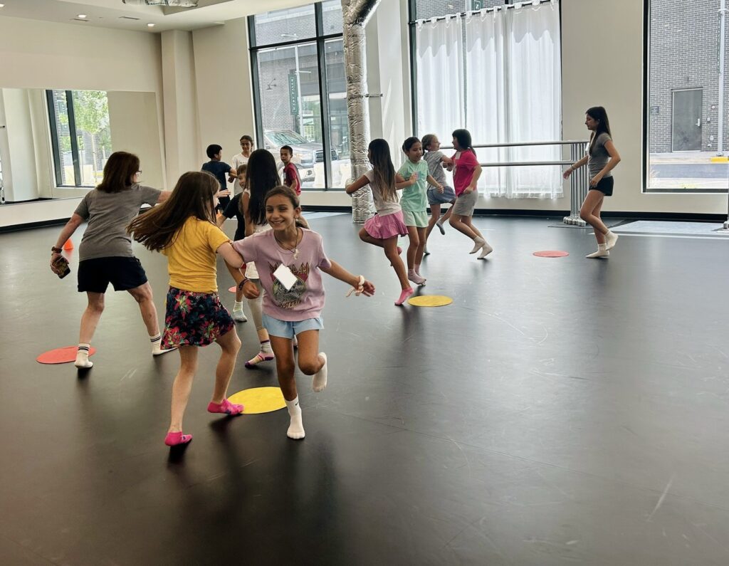 Rondadors, 3-5, Dance