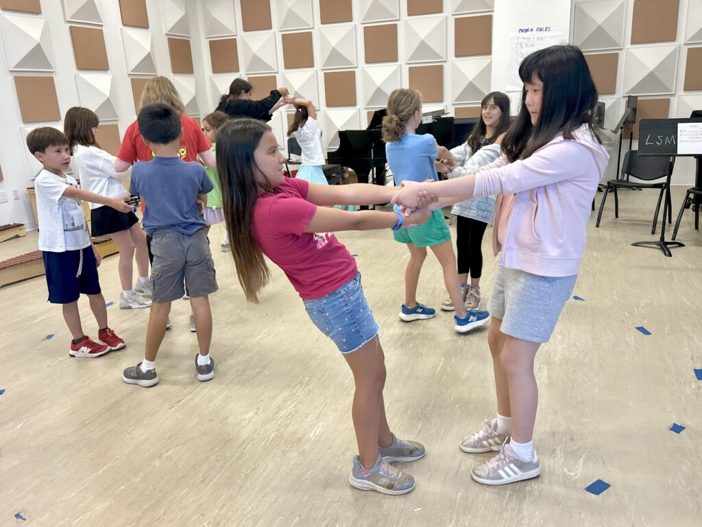 Rondadors, 3-5, Music+