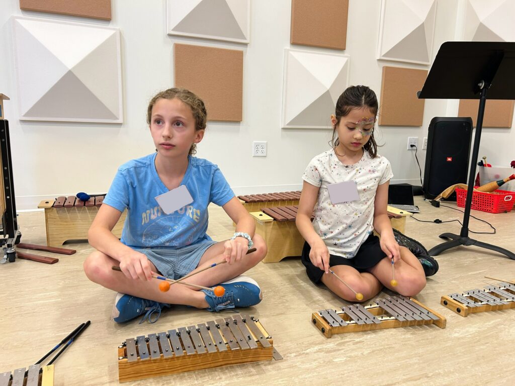 Rondadors, 3-5, Music+ 22