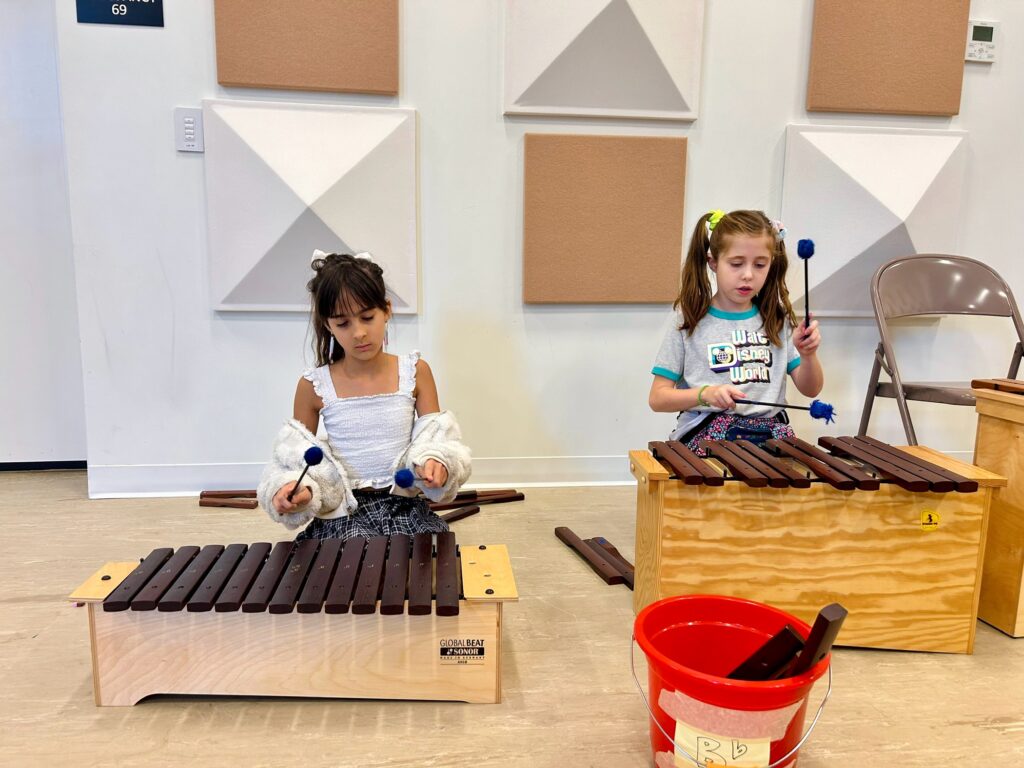 Rondadors, 3-5, Music+ 33