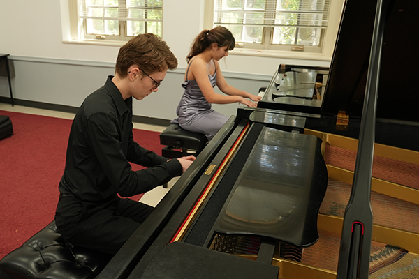 50 Pianos 6x4