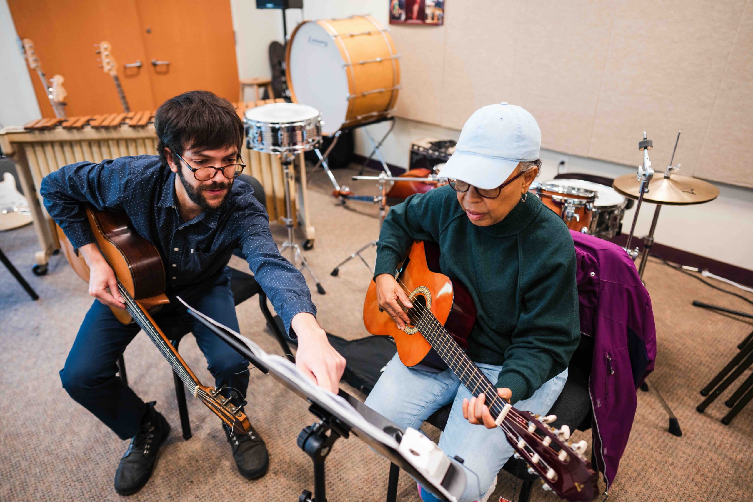 A guitar lesson at THEARC.