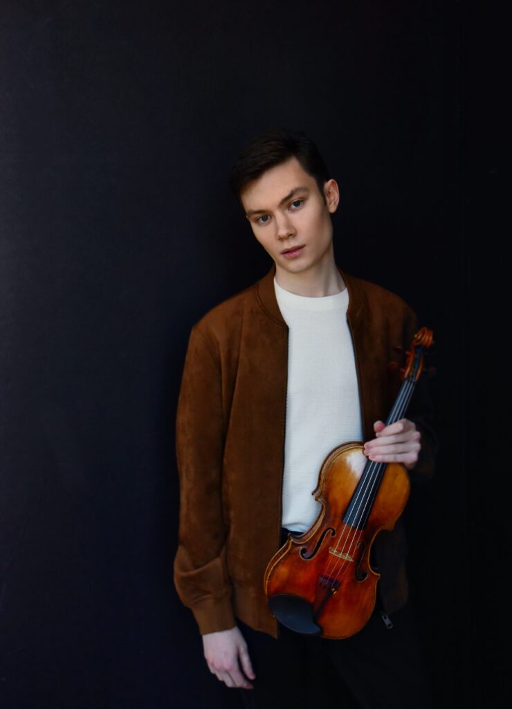 Oliver Neubauer, violin_credit Shervin Lainez7