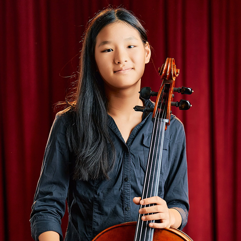 Photo of Zoie Chu holding a cello.